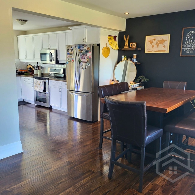 Building Photo - 3-Bedroom House available in Mt. Elgin !!