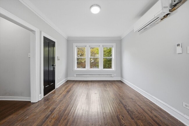 Building Photo - 841 E 80th St