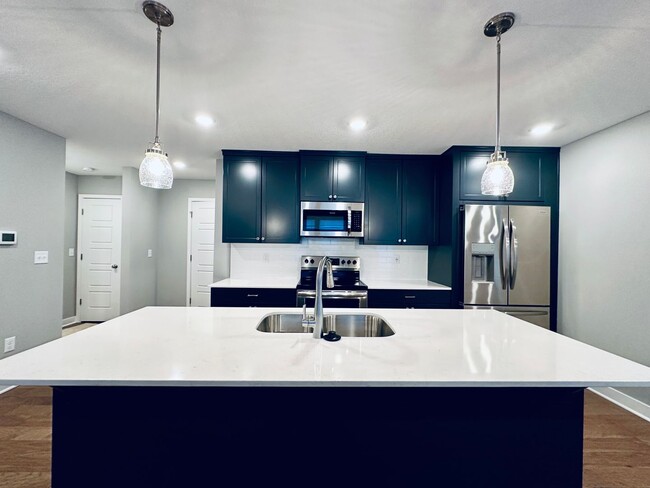 Foto del edificio - {13305} Less Than 2 Year Old 1.5 Story in ...
