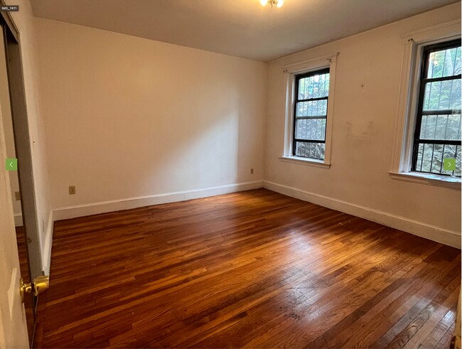 Building Photo - Dorm Style Housing ALL UTILS INCLUDED w Pr...