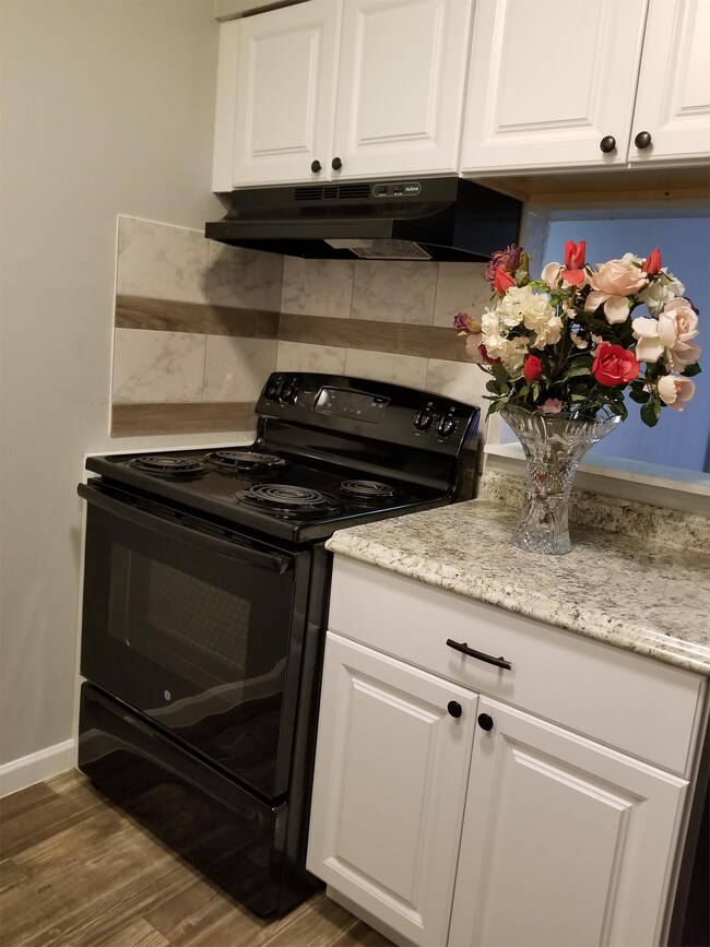 Building Photo - 9511 Contessa Dr