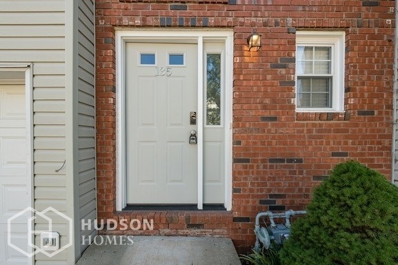 Building Photo - 135 Tulip Ln