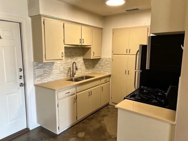 Foto del edificio - 8005 Pinedale Cove