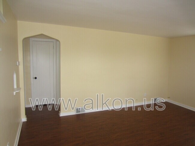 Foto del edificio - 2411 Webster Ave