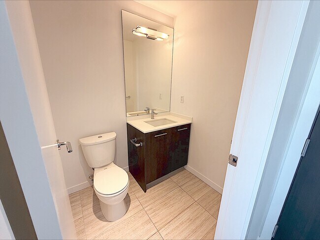 Photo du bâtiment - Centre West - 2502 Penthouse