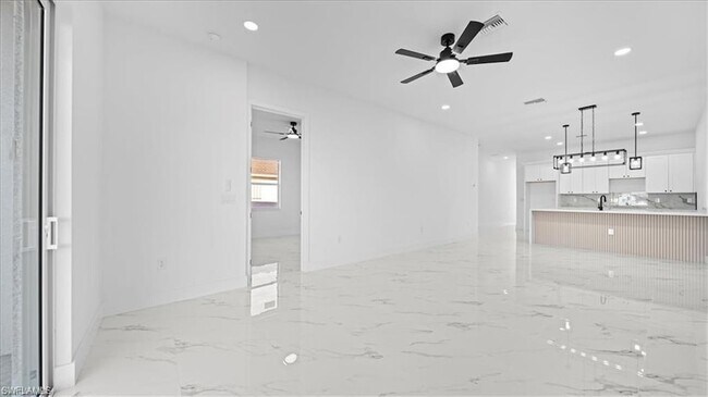 Foto del edificio - 1009 NE 15th Ln