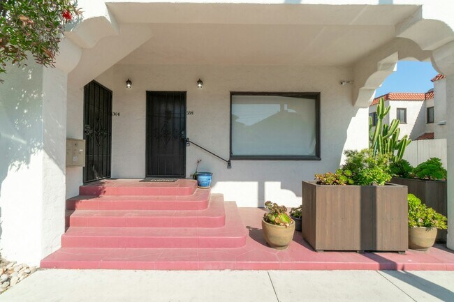 Foto del edificio - 358 Orange Ave