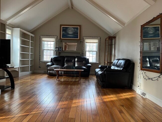 Foto del edificio - 17 Cottage St