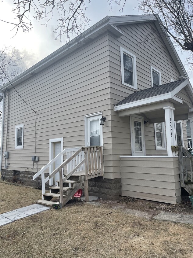Primary Photo - 324 Wilson St