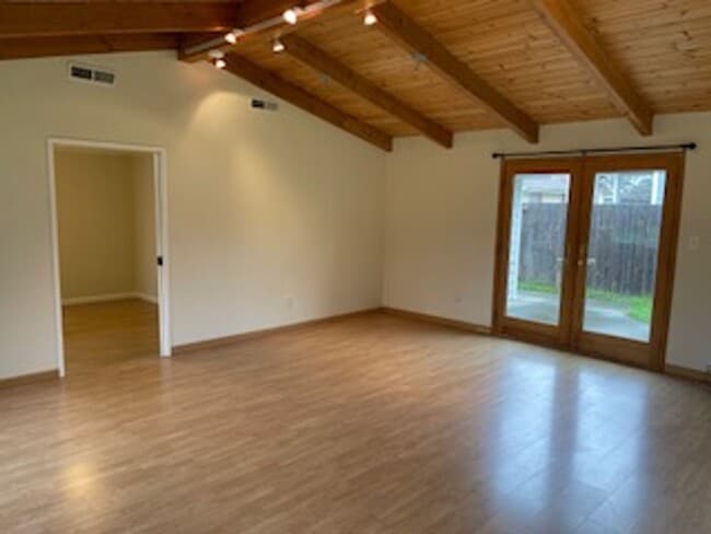 Building Photo - 658 Olive Ave