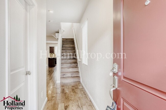 Building Photo - Beautiful Townhome with Attached Garage in Desirable Community!