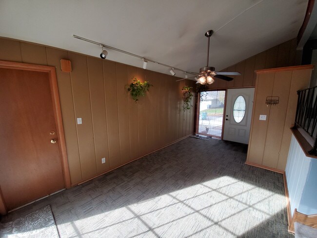 Building Photo - 5205 Raven Dr