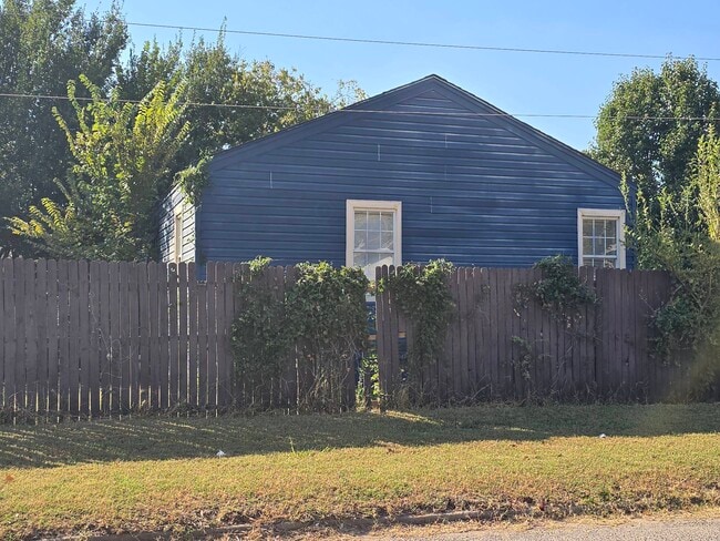 Building Photo - 3100 NW 33rd St