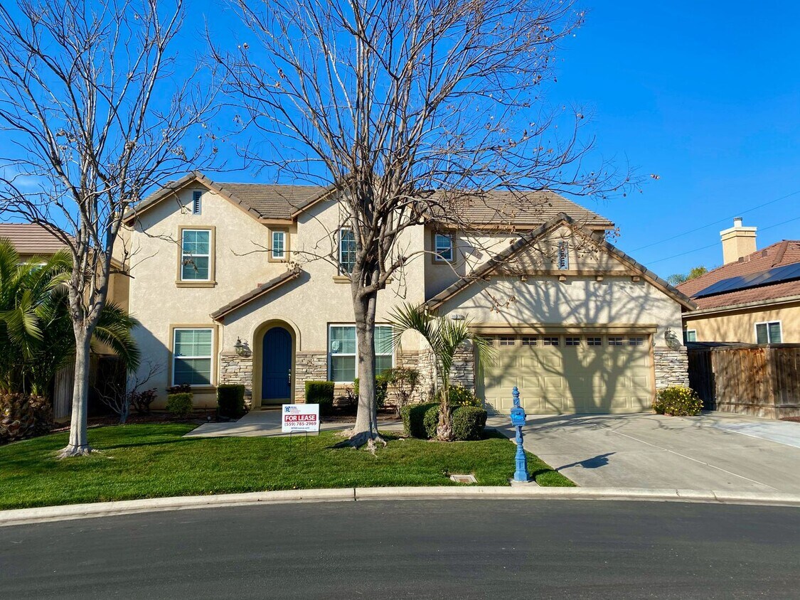 Foto principal - $2,950 Quail Lakes Gated Community & Pool ...