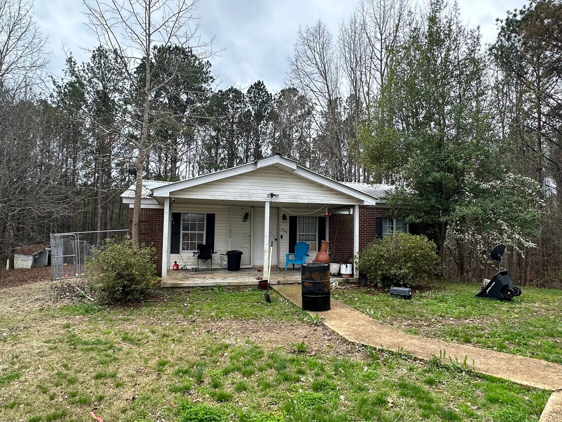 Building Photo - 303 Road 1650