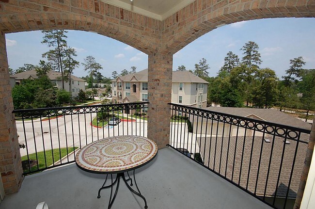 Building Photo - 6607 Lake Woodlands Dr