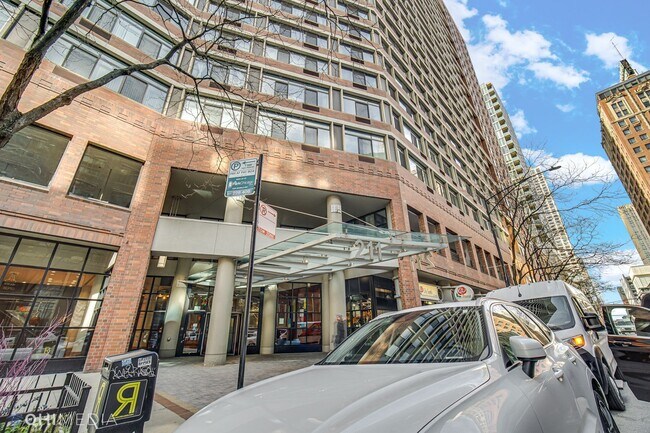 Building Photo - 211 E Ohio St