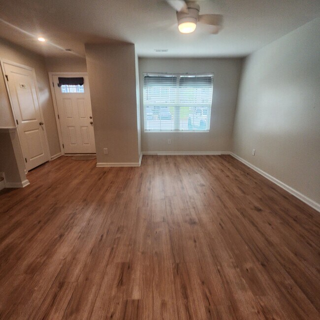 Foto del edificio - 525 Hampton Townes Dr