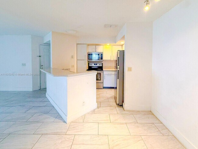 Foto del edificio - 3440 Pinewalk Dr N