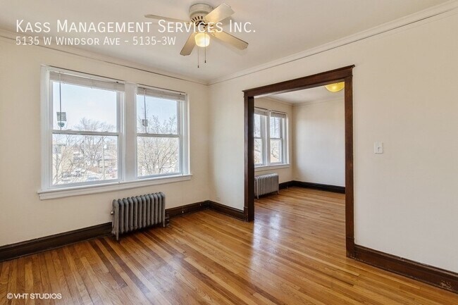 Foto del edificio - 5135 W Windsor Ave