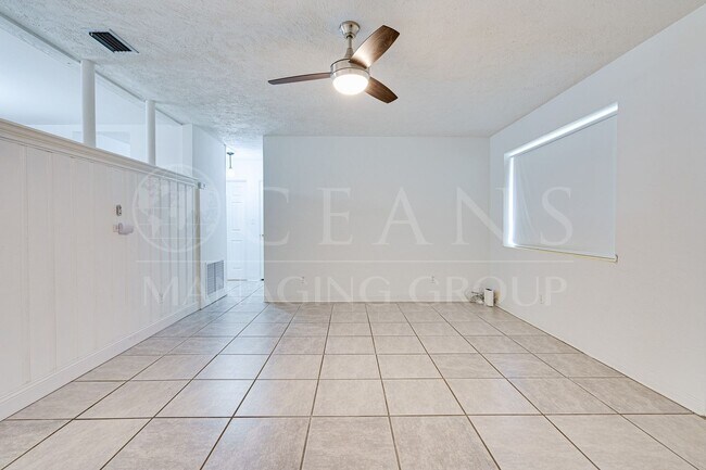 Foto del edificio - Charming 3 Bedroom Corner Lot Ormond Beach...