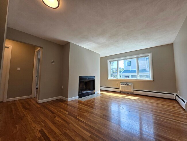 Building Photo - No Brokers Fee, Heat, Hot Water Included, ...