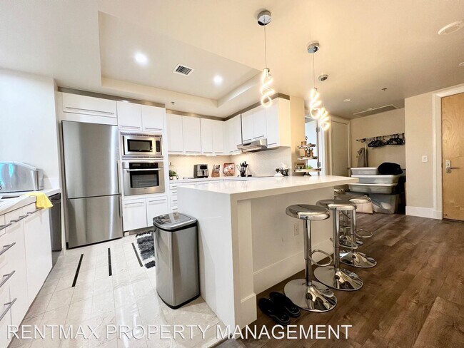 Building Photo - 2 br, 2.5 bath House - 2700 S LAS VEGAS BL...