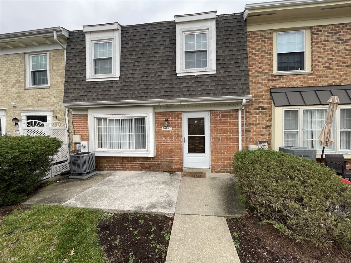 Primary Photo - 2 br, 1.5 bath Townhome - 9075 North Laure...