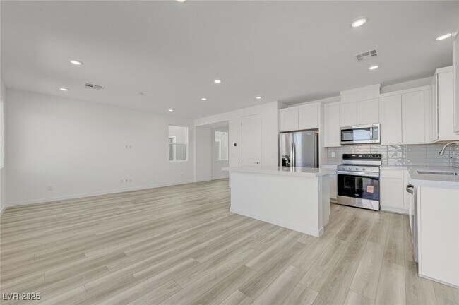 Foto del edificio - 8484 W Agate Ave