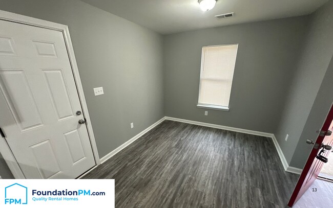 Building Photo - 570 Hemsley Ave