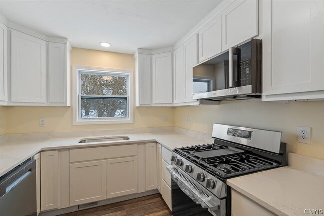 Building Photo - 429 Beechwood Ave