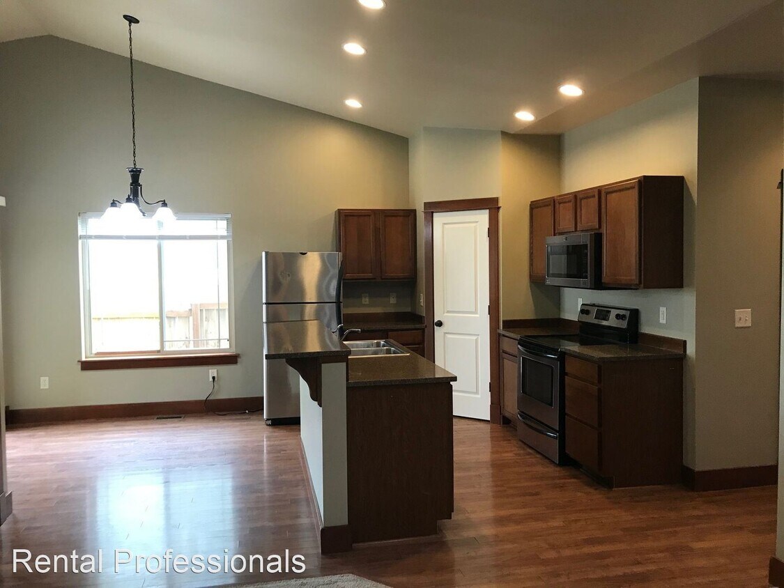 Foto principal - 2 br, 2 bath House - 4361 Brookside Lane, ...