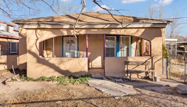 Building Photo - 2 br, 1 bath House - 1108 La Vega Drive So...