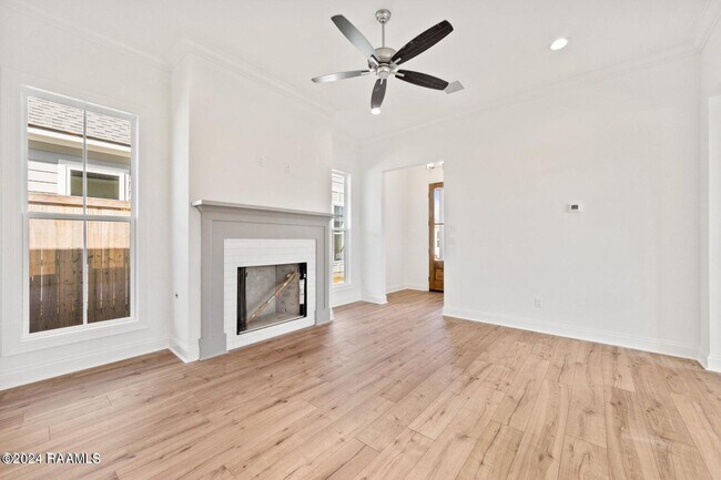 Building Photo - 128 Oak Village Dr
