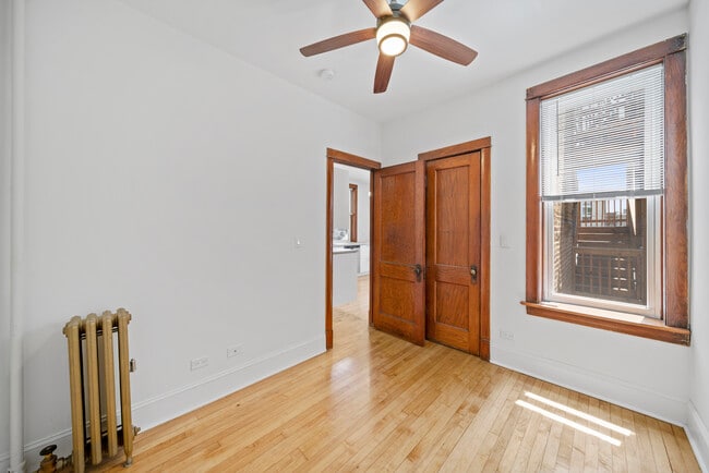 Building Photo - 2545 W Walton St