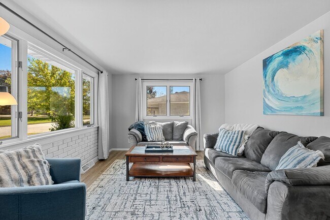 Foto del edificio - 3 BR 1.5 BA ranch house w/ large garage