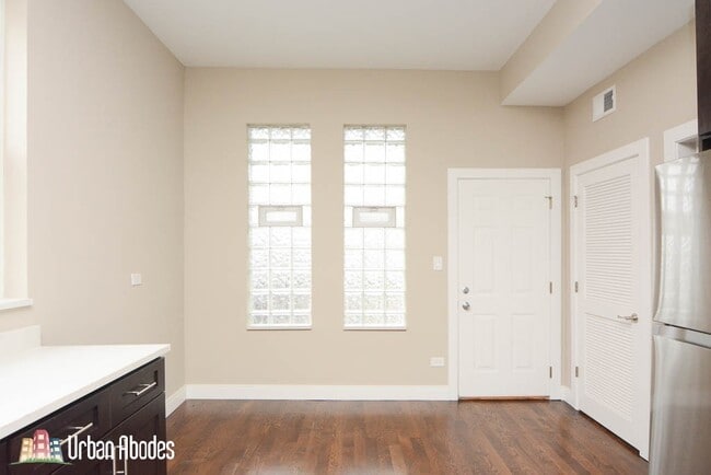 Building Photo - 2637 W Potomac Ave