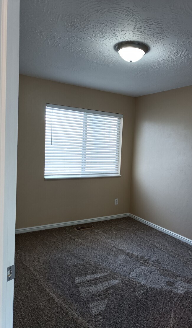 Foto del edificio - 1305 Monroe Blvd