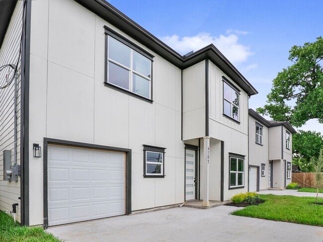 Building Photo - 4103 E Toliver St