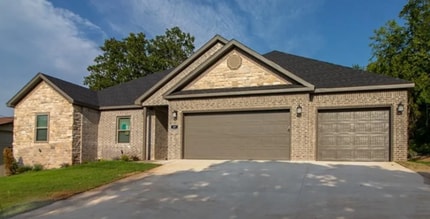 Building Photo - 17 Ettington Dr