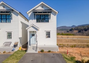 Building Photo - 51 Cottonwood St