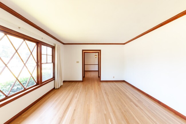 Building Photo - 15436 Camarillo St