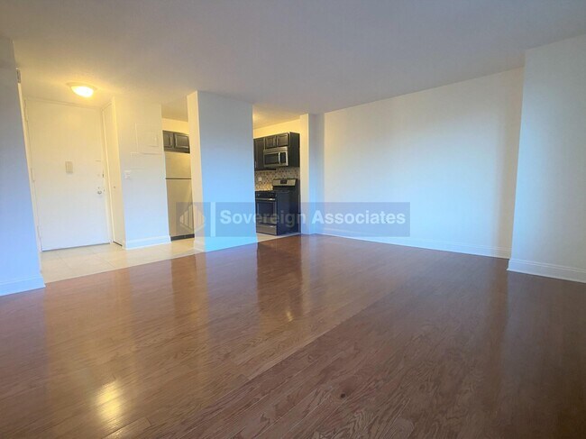 Foto del edificio - 3333 Broadway