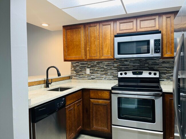 Foto del edificio - 3042 Sir Hamilton Cir