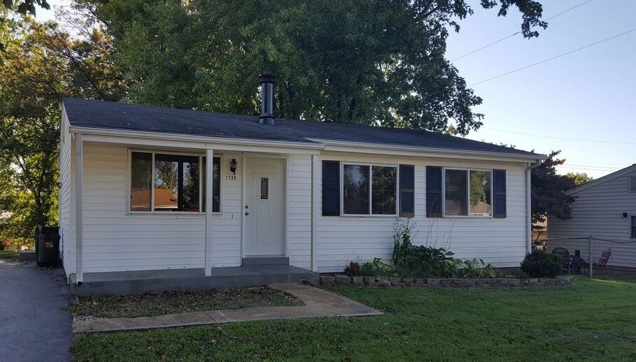 Primary Photo - 1720 Leafcrest Dr