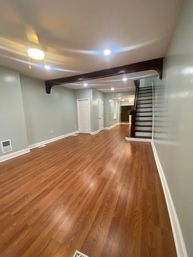 Foto del edificio - 2059 E Ontario St