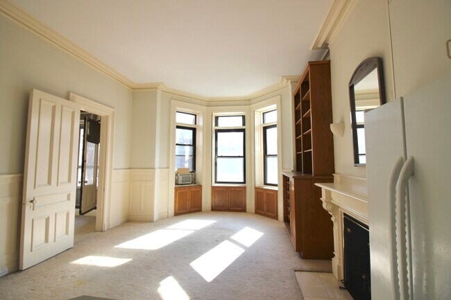 Foto del edificio - 323 Commonwealth Ave