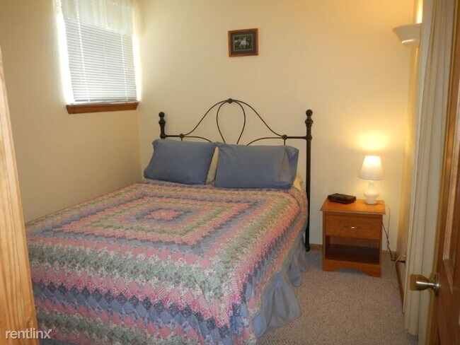 Foto del edificio - 2 br, 1 bath House - 307 Elm St