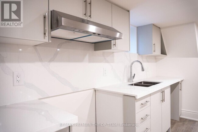 Photo du bâtiment - 148 Martin Grove Rd