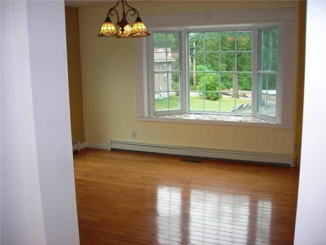 Building Photo - 3 bedroom in Coventry RI 02816
